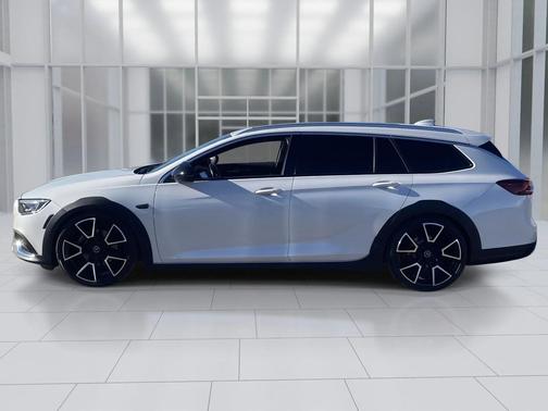 2018 Buick Regal TourX Essence