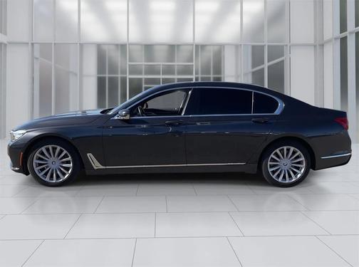 2019 BMW 740 740i