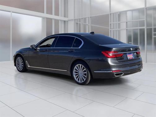 2019 BMW 740 740i