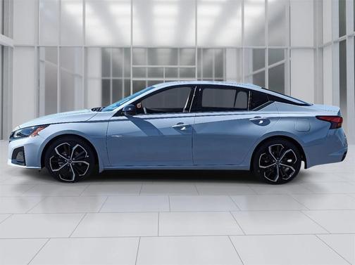 2025 Nissan Altima SR FWD