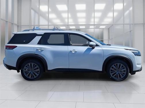 2025 Nissan Pathfinder SL FWD