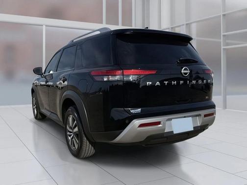 2025 Nissan Pathfinder SL FWD