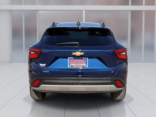 Blue Glow Metallic 2024 Chevrolet Trax LT