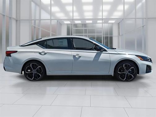 2025 Nissan Altima SR FWD