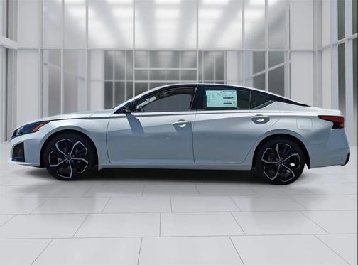 2025 Nissan Altima SR FWD