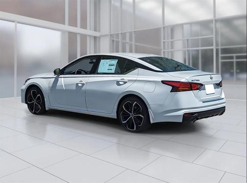 2025 Nissan Altima SR FWD