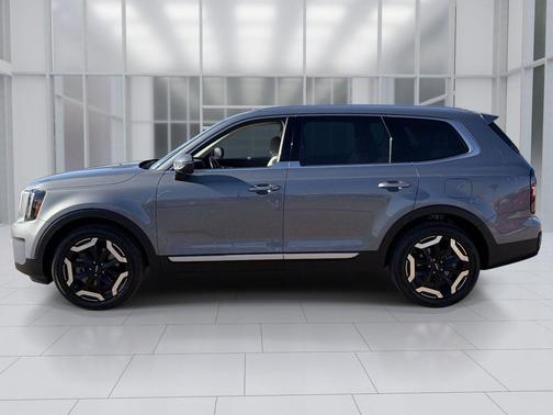 Everlasting Silver 2023 Kia Telluride EX