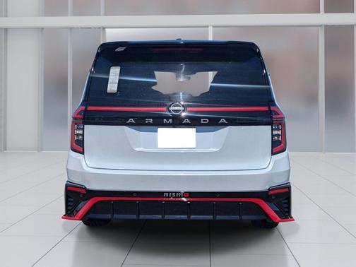 Everest White Pearl Tricoat/Super Black 2026 Nissan Armada NISMO