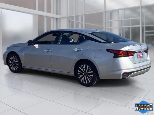 Brilliant Silver Metallic 2024 Nissan Altima 2.5 SV