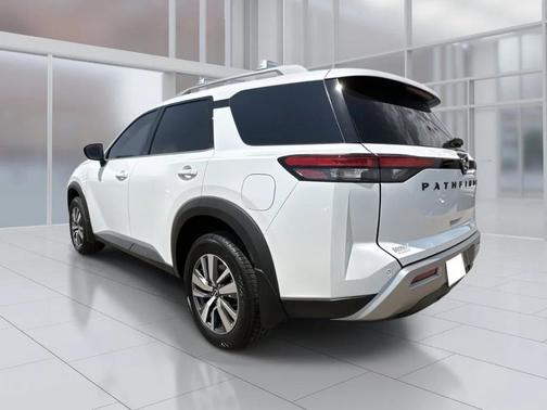 2025 Nissan Pathfinder SL FWD