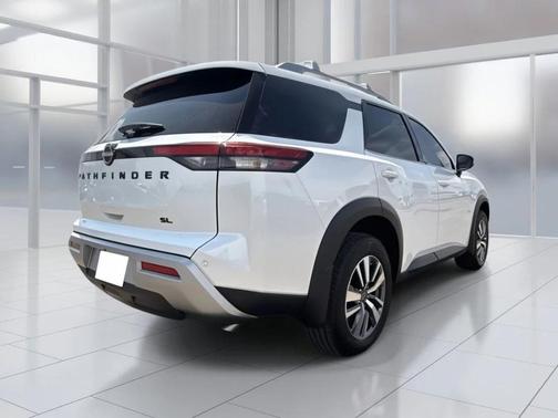 2025 Nissan Pathfinder SL FWD
