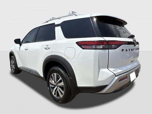 2025 Nissan Pathfinder SL FWD