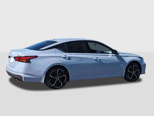 2025 Nissan Altima SR FWD