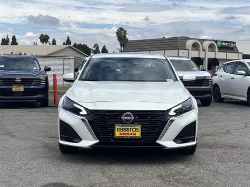 2025 Nissan Altima SV FWD
