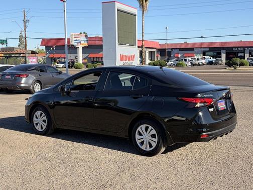 Super Black 2025 Nissan Versa 1.6 S