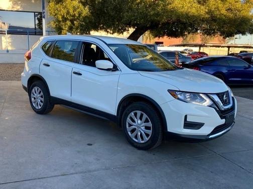Photo 2 of 10 of 2019 Nissan Rogue S