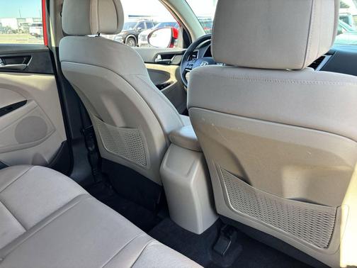 Dazzling White 2018 Hyundai TUCSON SEL