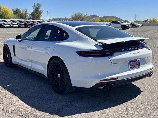 2018 Porsche Panamera 4S