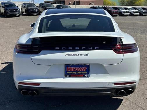 2018 Porsche Panamera 4S