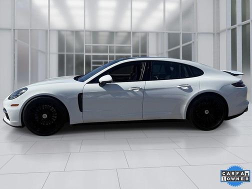 2018 Porsche Panamera 4S