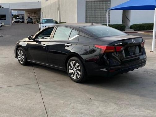 Photo 4 of 10 of 2020 Nissan Altima 2.5 S
