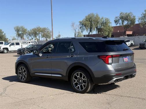 2025 Ford Explorer Platinum