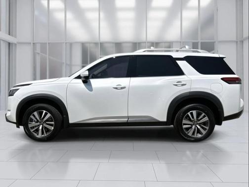 2025 Nissan Pathfinder SL FWD