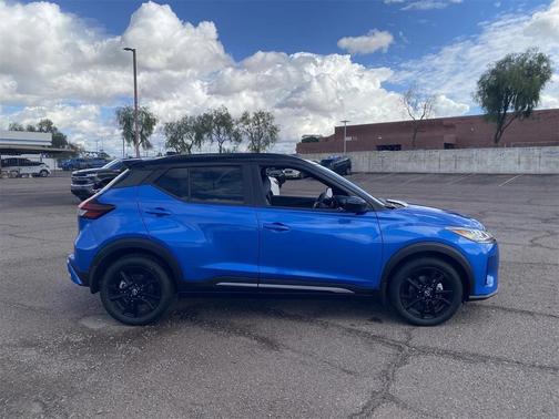 2022 Nissan Kicks SR