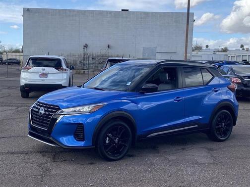 2022 Nissan Kicks SR