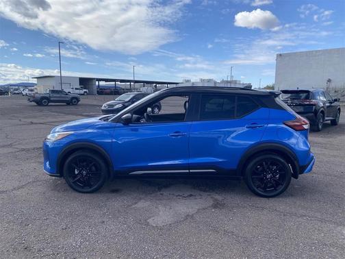 2022 Nissan Kicks SR