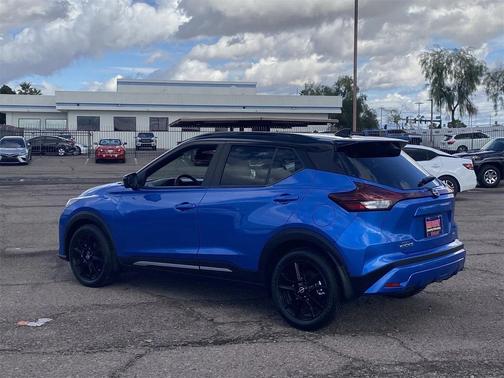 2022 Nissan Kicks SR