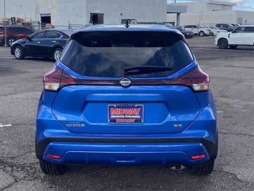 2022 Nissan Kicks SR