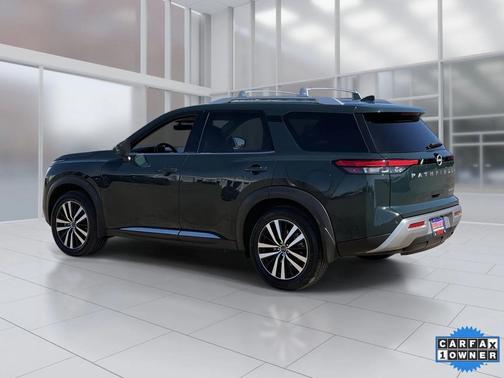 2024 Nissan Pathfinder Platinum FWD