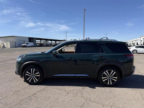 2024 Nissan Pathfinder Platinum FWD