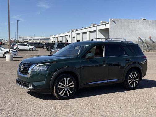 2024 Nissan Pathfinder Platinum FWD