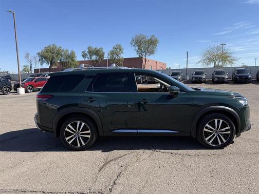 2024 Nissan Pathfinder Platinum FWD