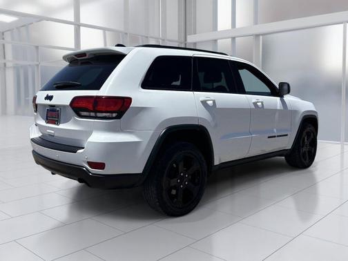 Bright White Clearcoat 2019 Jeep Grand Cherokee Upland