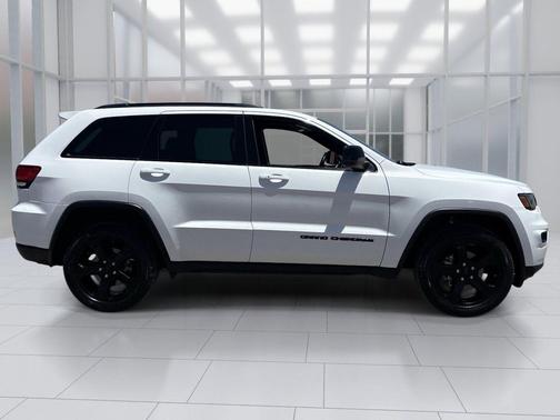 Bright White Clearcoat 2019 Jeep Grand Cherokee Upland