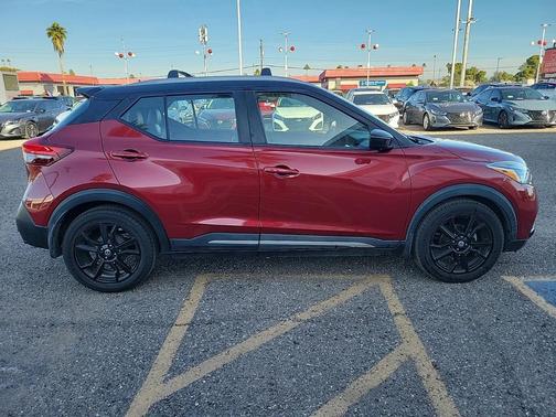 2020 Nissan Kicks SR