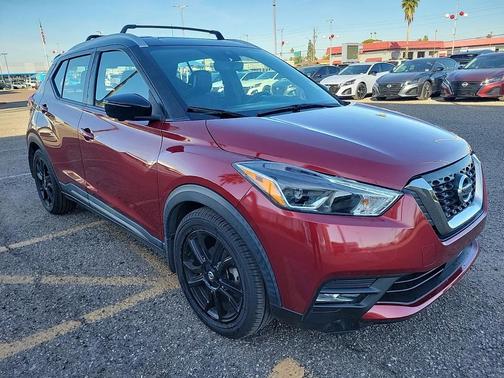 2020 Nissan Kicks SR