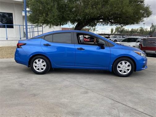 Photo 4 of 29 of 2020 Nissan Versa S