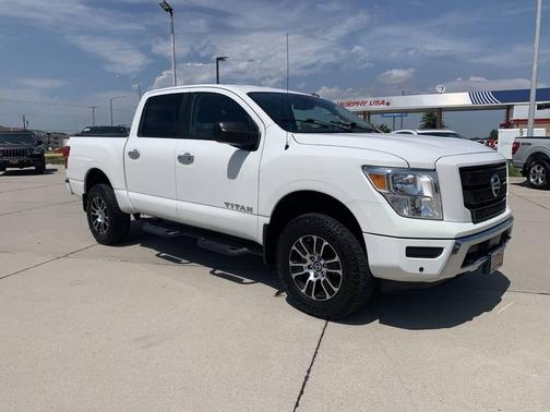 2021 Nissan Titan SV