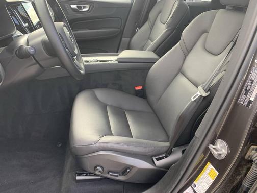 2025 Volvo XC60 B5 Plus Dark Theme AWD 4dr SUV