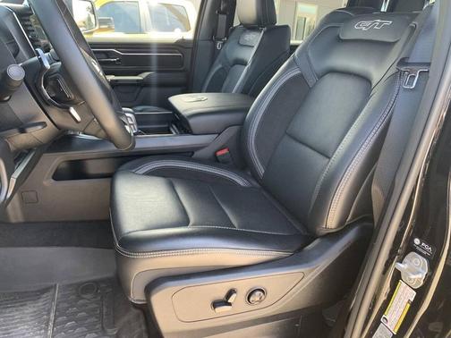 Diamond Black Crystal Pearl Coat 2025 RAM 1500 Rebel