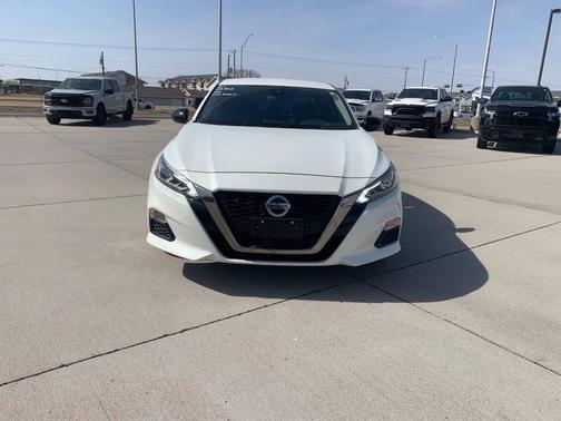 Pearl White Tricoat 2021 Nissan Altima 2.5 SR AWD 4dr Sedan