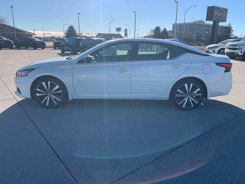 2021 Nissan Altima 2.5 SR AWD 4dr Sedan