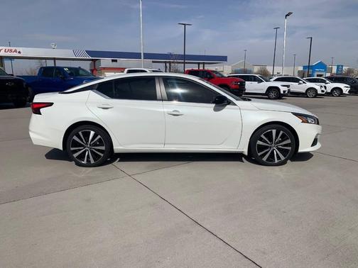 Pearl White Tricoat 2021 Nissan Altima 2.5 SR AWD 4dr Sedan