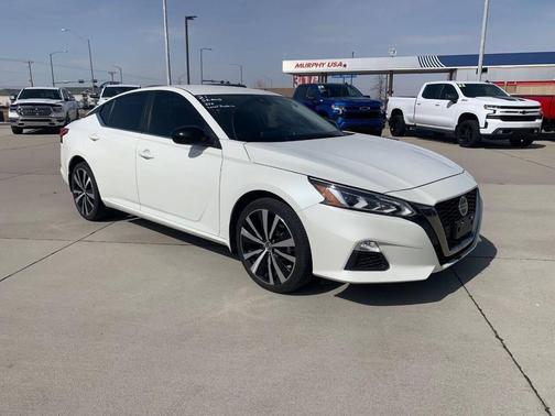 Pearl White Tricoat 2021 Nissan Altima 2.5 SR AWD 4dr Sedan