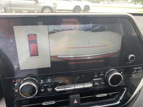2023 Toyota Highlander Hybrid Platinum