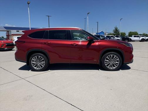 2023 Toyota Highlander Hybrid Platinum